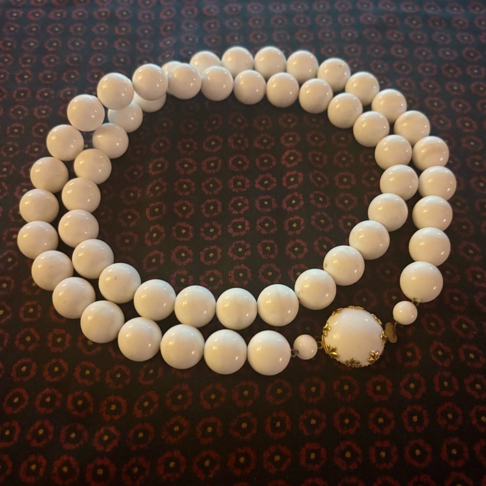 Vintage Austrian Made White Beaded Silk String Round Necklace - Picture 7 of 11